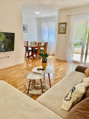 Apartment AMORE with PRIVATE PARKING , Makarska